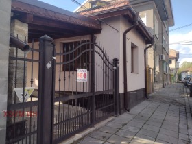 Casa Idealen țentâr, Pleven 1