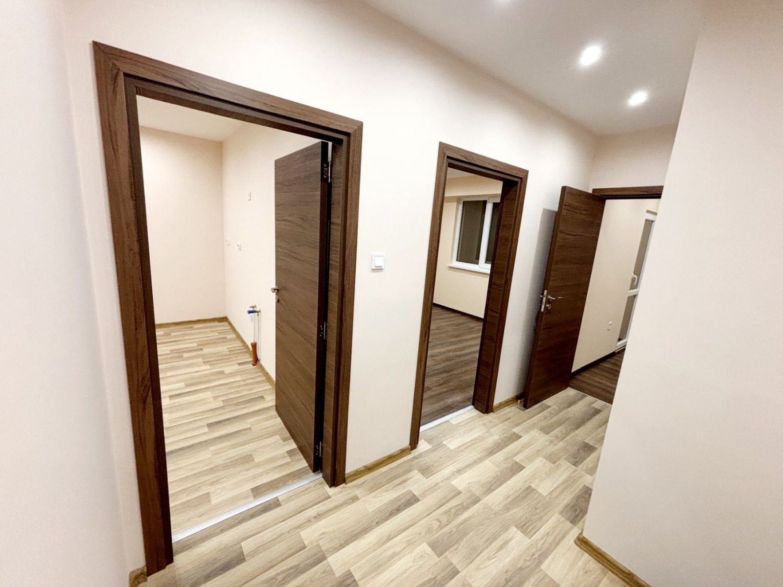 Продава 3-СТАЕН, гр. София, Люлин 6, снимка 2 - Апартаменти - 54541260