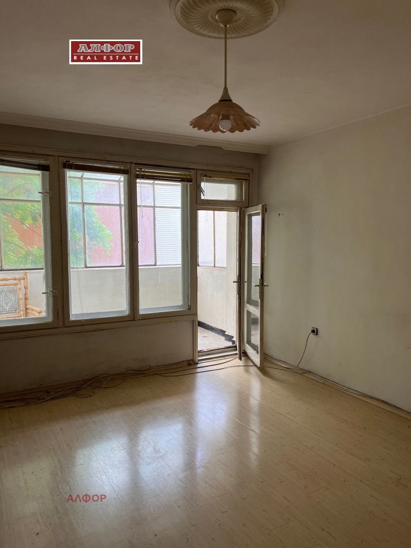 Na sprzedaż  1 sypialnia Warna , Czataldża , 75 mkw | 47483636 - obraz [2]