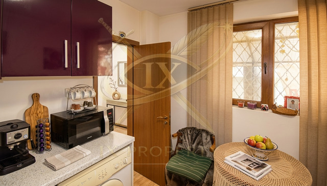 Продава КЪЩА, гр. Бургас, Център, снимка 3 - Къщи - 55828259