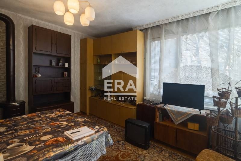 Продава ЕТАЖ ОТ КЪЩА, гр. Търговище, Център, снимка 6 - Етаж от къща - 53959271