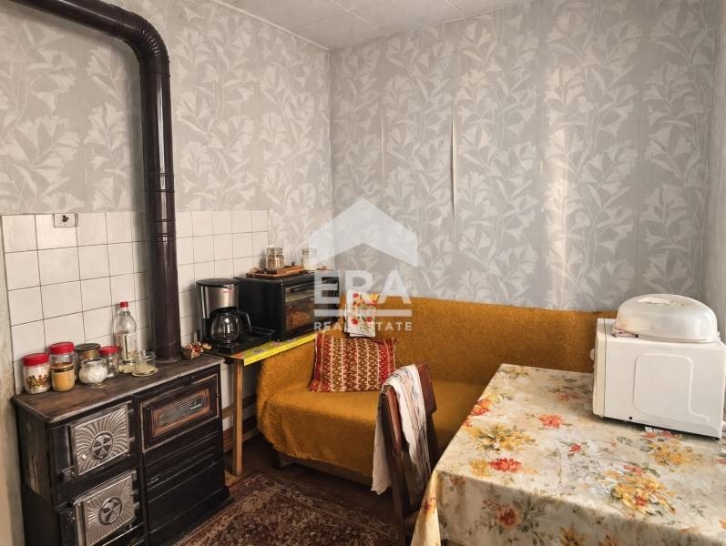 Продава ЕТАЖ ОТ КЪЩА, гр. Търговище, Център, снимка 5 - Етаж от къща - 53959271