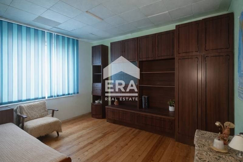 Продава ЕТАЖ ОТ КЪЩА, гр. Търговище, Център, снимка 2 - Етаж от къща - 53959271