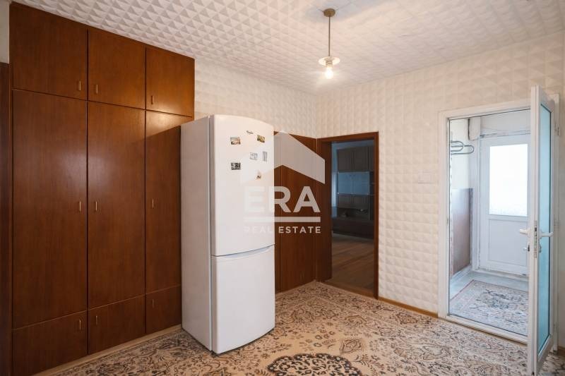 Продава ЕТАЖ ОТ КЪЩА, гр. Търговище, Център, снимка 8 - Етаж от къща - 53959271