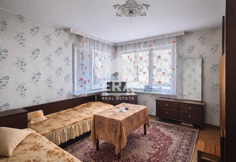 Продава ЕТАЖ ОТ КЪЩА, гр. Търговище, Център, снимка 3 - Етаж от къща - 53959271