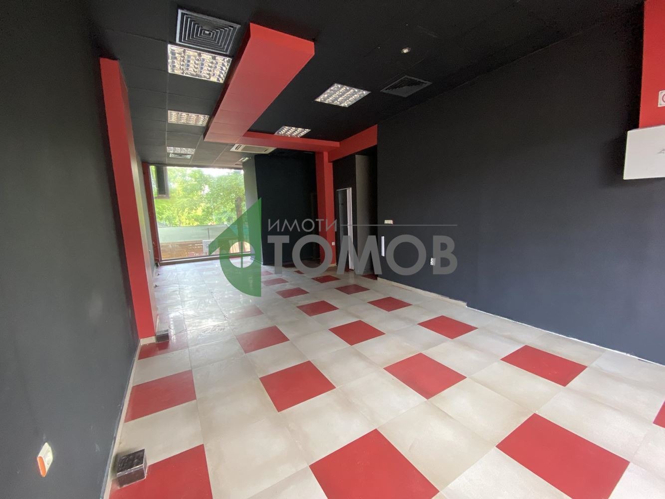 Продава МАГАЗИН, гр. Шумен, Център, снимка 2 - Магазини - 41116496