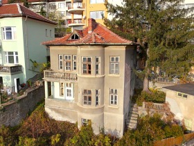 Huis Tsentar, Veliko Tarnovo 1