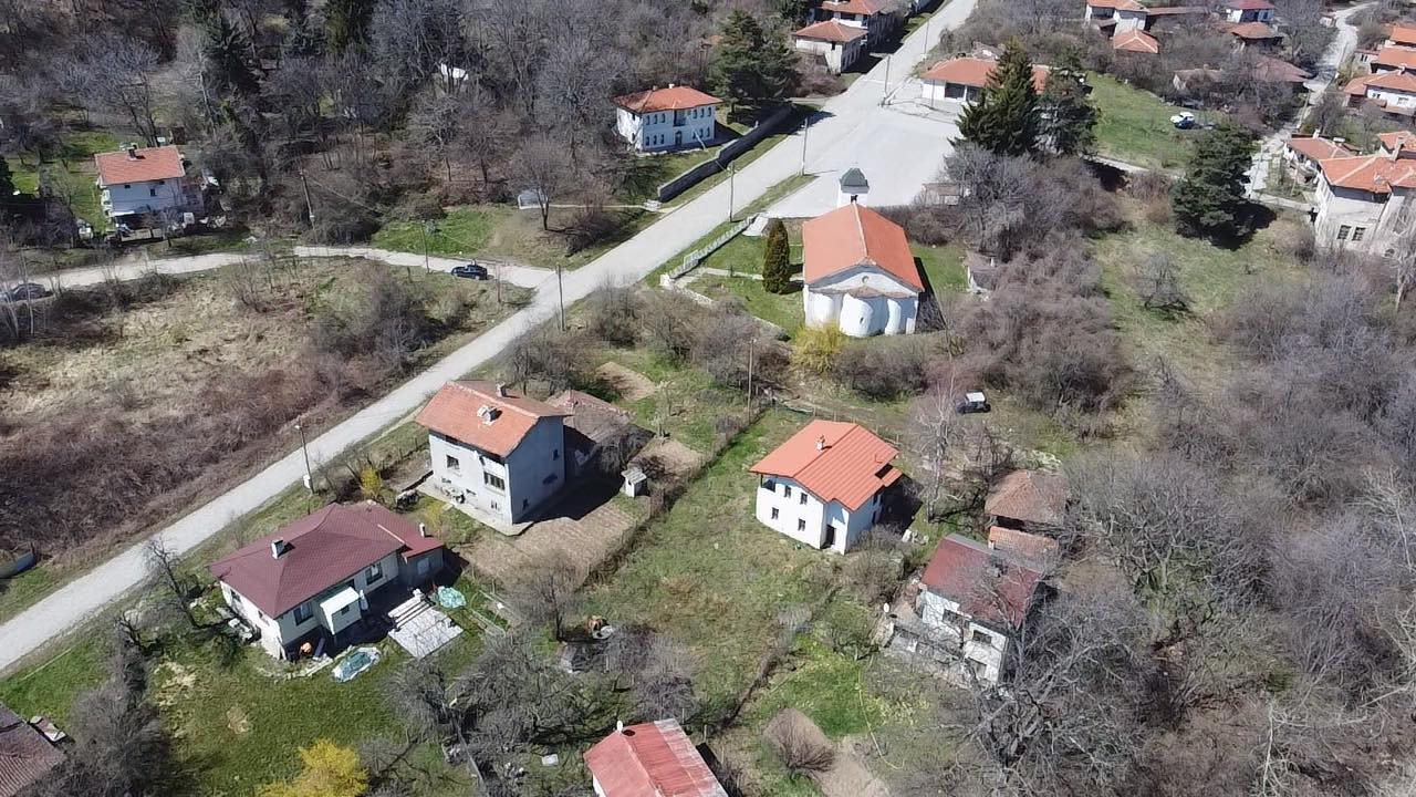 Продава КЪЩА, с. Белица, област София област