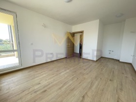 1 sypialnia Mladost 1, Warna