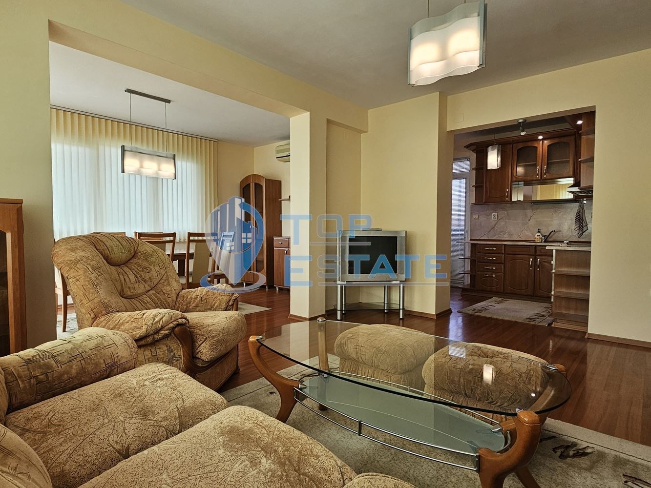 Продава МНОГОСТАЕН, гр. Велико Търново, Център, снимка 3 - Апартаменти - 53975010