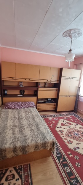 1 chambre Orel, Razgrad 1