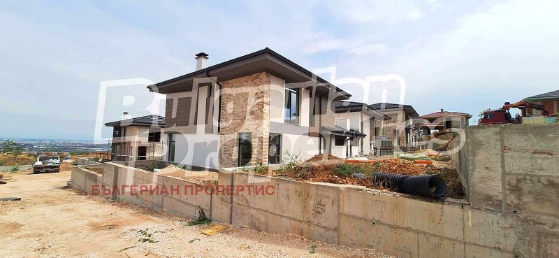 In vendita  Villa regione Plovdiv , Markovo , 188 mq | 41758831