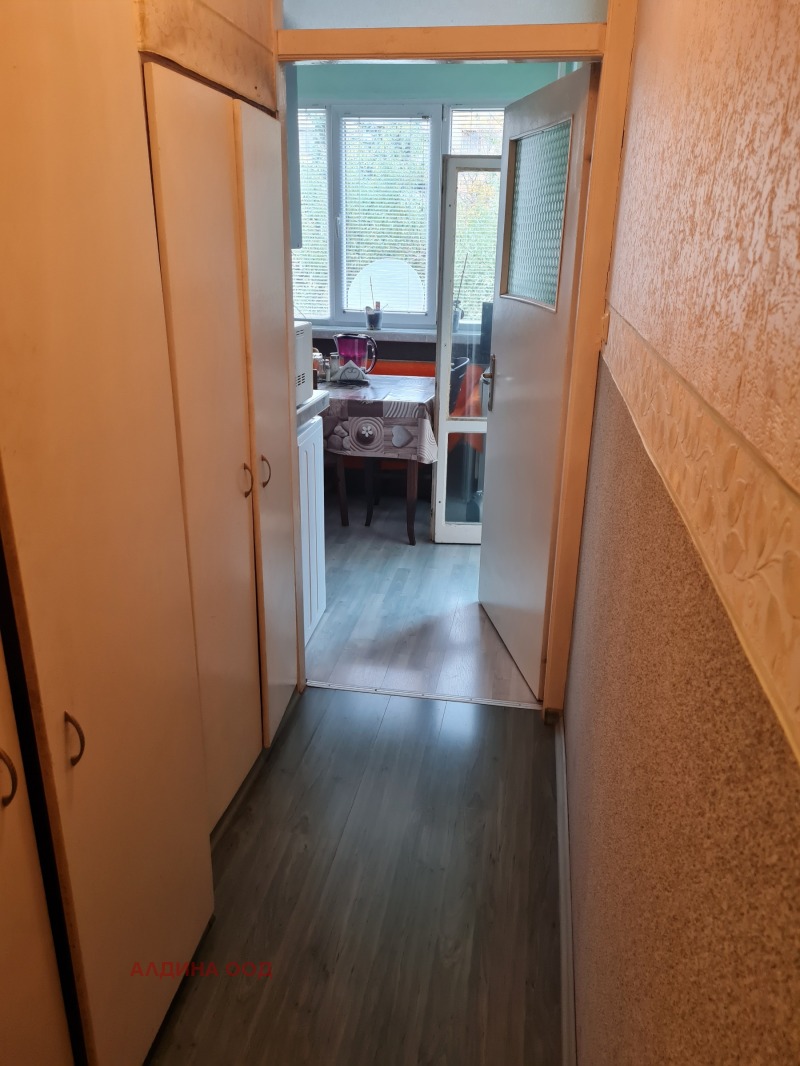 Продава  1-стаен град Перник , Изток , 46 кв.м | 52924682 - изображение [2]