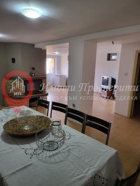 Dom Carkwa, Pernik 9