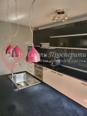 Dom Carkwa, Pernik 4