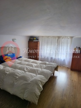 Dom Carkwa, Pernik 13