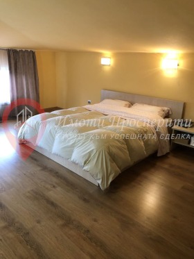 Dom Carkwa, Pernik 11