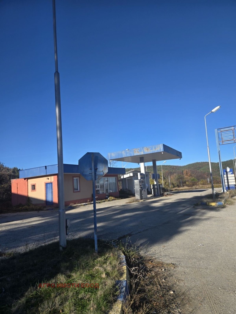 Продава бизнес имот, гр. самоков, област софия област