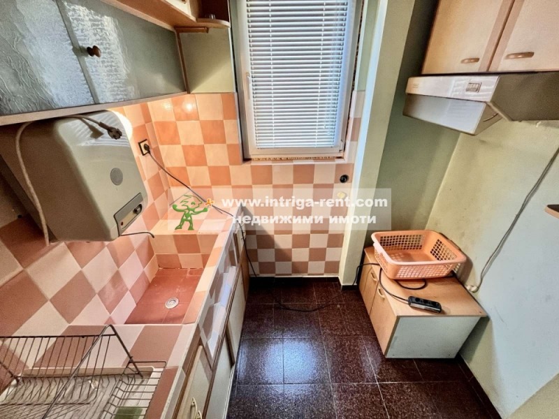 Продава КЪЩА, гр. Хасково, Тракийски, снимка 7 - Къщи - 49007711