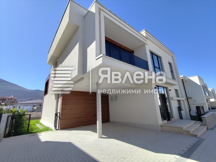 En venta  Casa región Plovdiv , Markovo , 325 metros cuadrados | 98522067