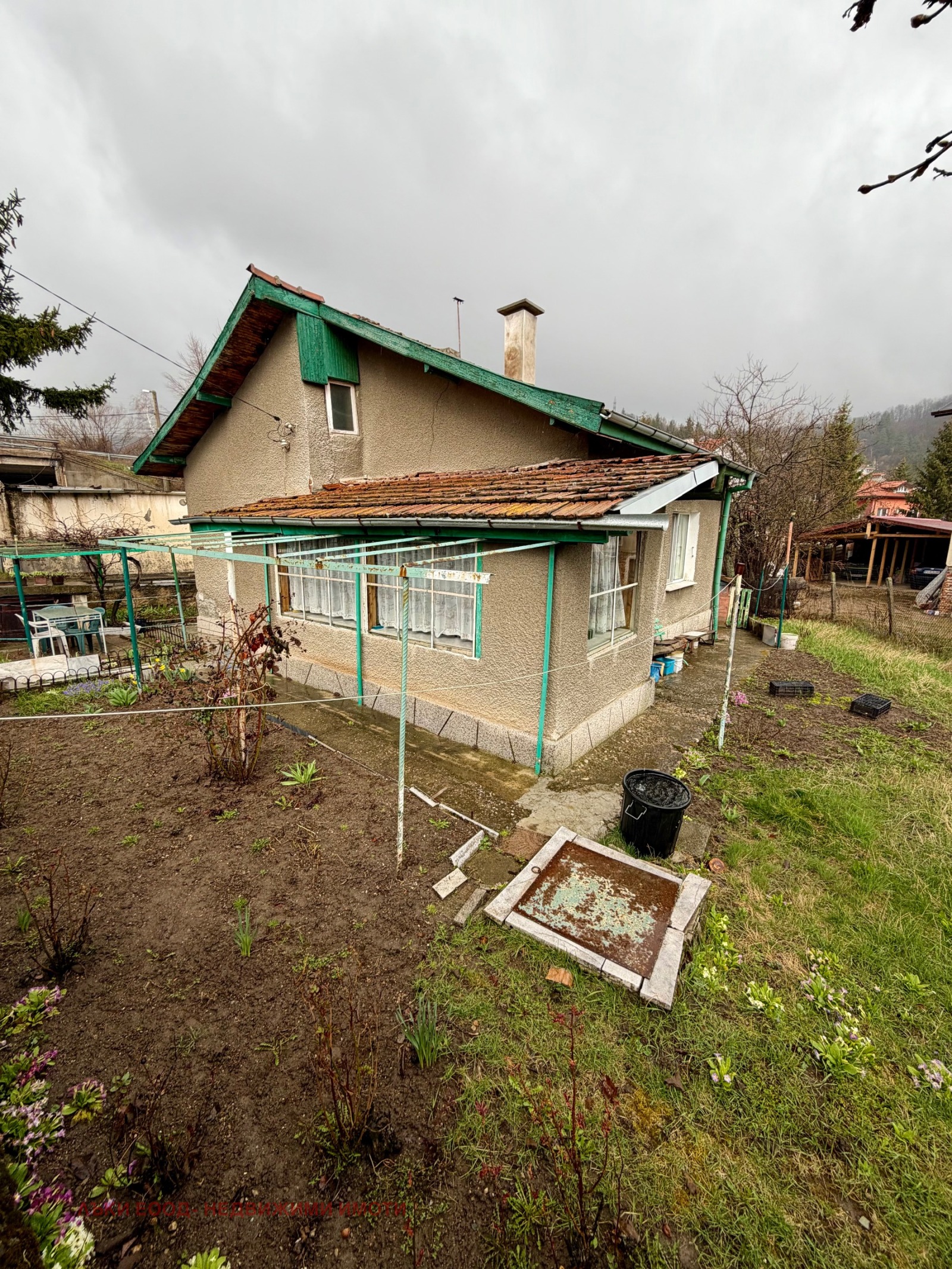 Продава КЪЩА, гр. София, с. Владая