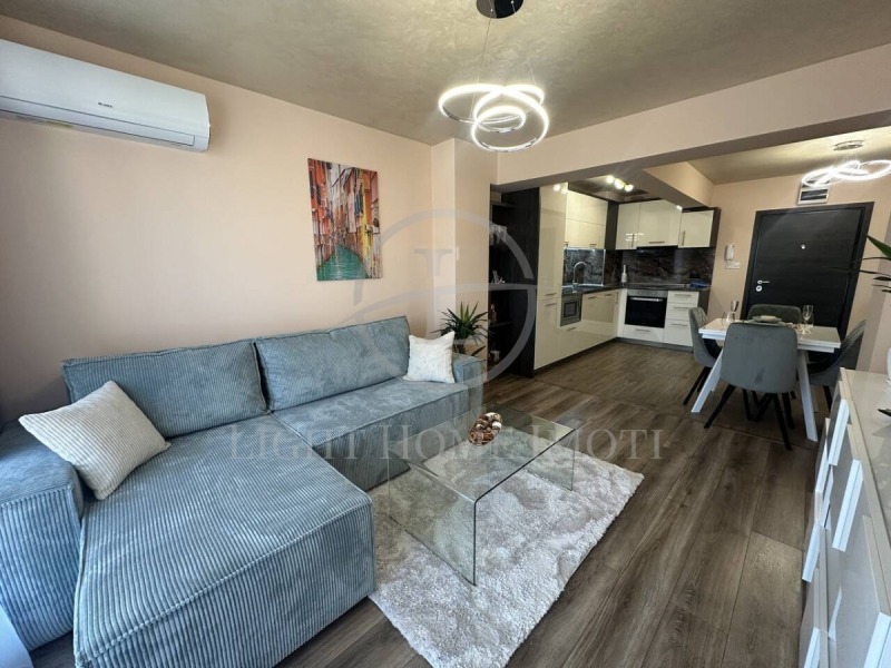 En venta  1 dormitorio Plovdiv , Mladezhki Jalm , 70 metros cuadrados | 66508843