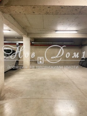 Parkplatz Lewski 1, Warna