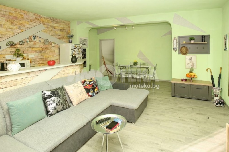 Продава МНОГОСТАЕН в град София, Обеля - 140 кв.м / 290 000 € » 567 190.70 лв., ИМОТЕКА