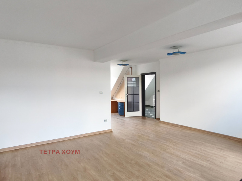 Myytävänä  Pienhuoneisto Sofia , Strelbište , 255 neliömetriä | 15063660 - kuva [14]
