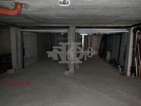 Garage Troschewo, Warna 2