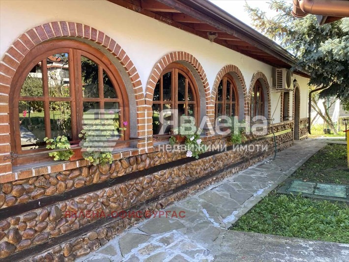 Продава КЪЩА, с. Младежко, област Бургас, снимка 2 - Къщи - 54635653