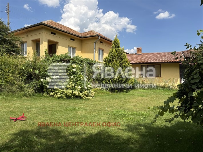 Продава КЪЩА, с. Бенковски, област София област