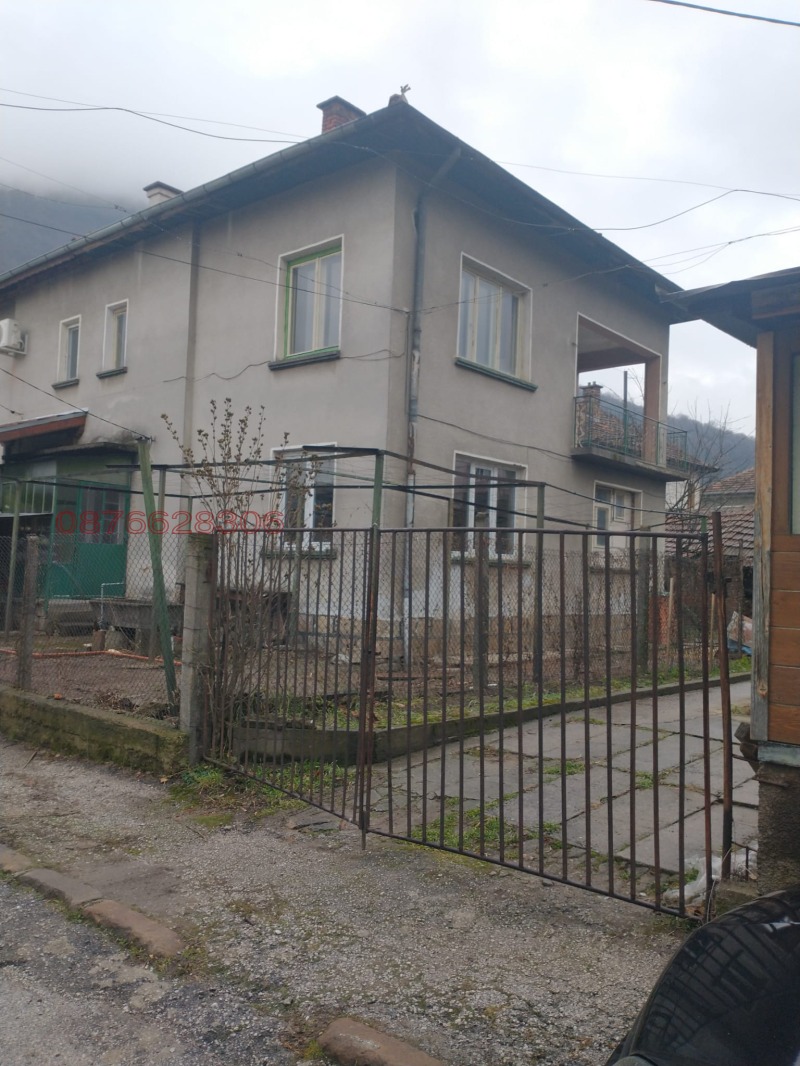 Продава КЪЩА, гр. Етрополе, област София област, снимка 1 - Къщи - 48365444