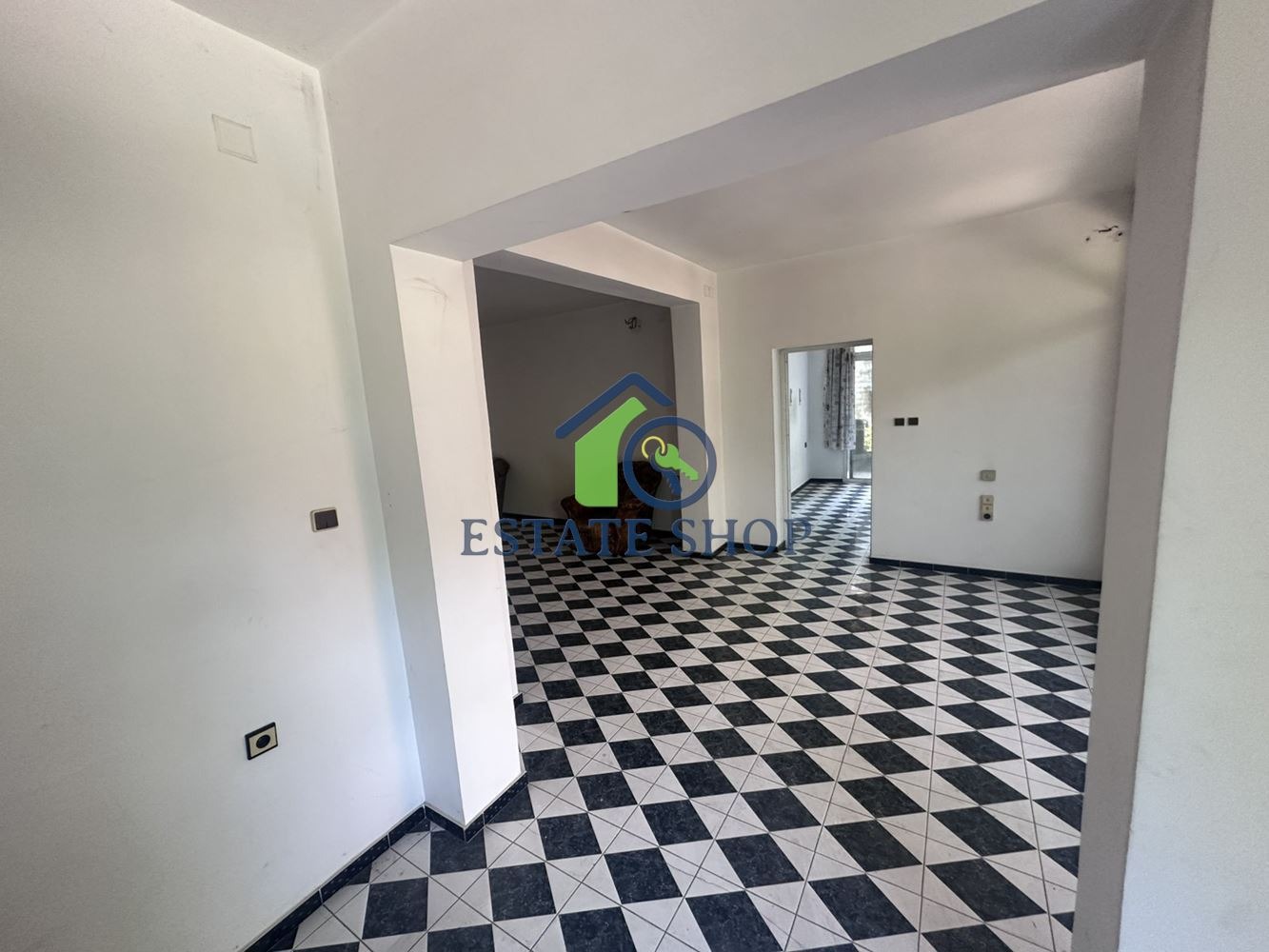Продава ЕТАЖ ОТ КЪЩА, гр. Пловдив, Кючук Париж, снимка 4 - Етаж от къща - 54968361