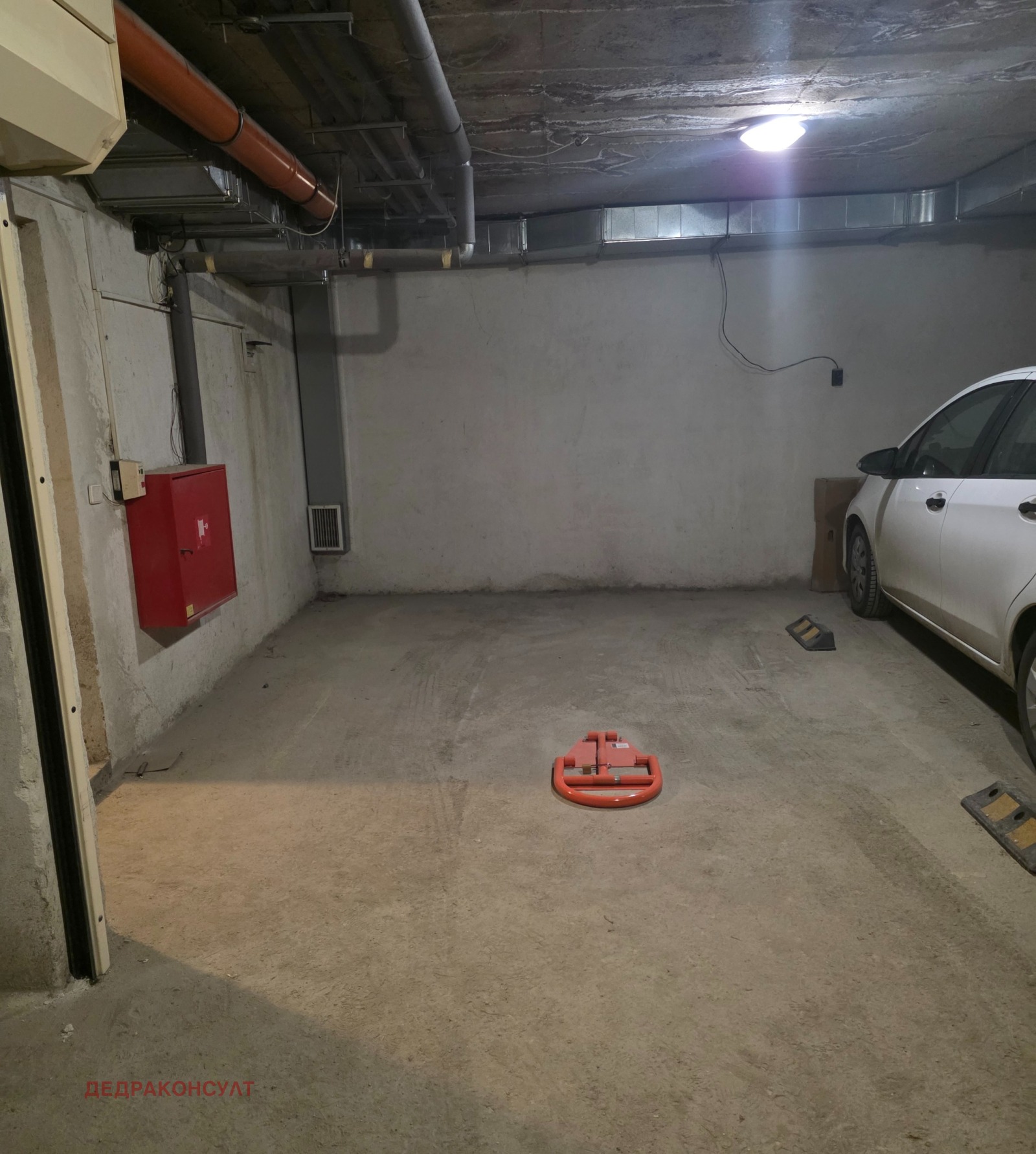 Продава ГАРАЖ, ПАРКОМЯСТО, гр. София, Център, снимка 2 - Гаражи и паркоместа - 54023737