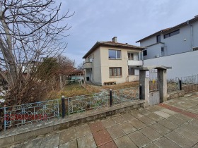 Продажба на етажи от къща в област Бургас - изображение 1 