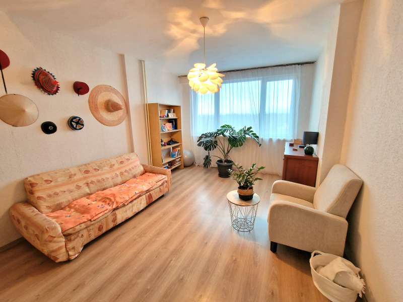 Продава  2-стаен град Добрич , Кралска зона , 68 кв.м | 31097274