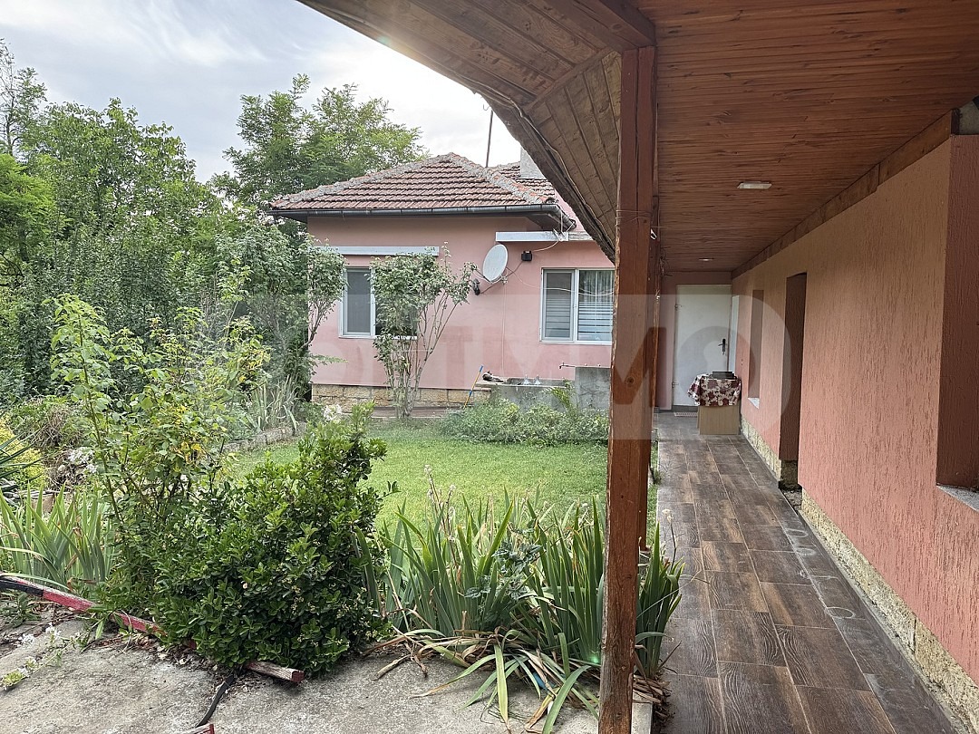 Продава КЪЩА, с. Брестовица, област Русе, снимка 2 - Къщи - 51092463