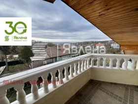 Hus Izgrev, Varna