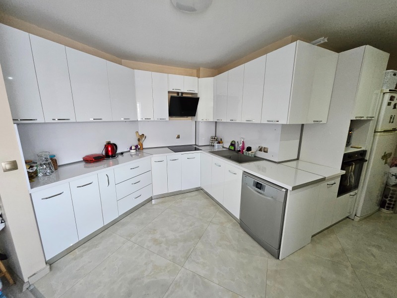 Продава МНОГОСТАЕН, гр. Кърджали, Център, снимка 16 - Апартаменти - 52780119