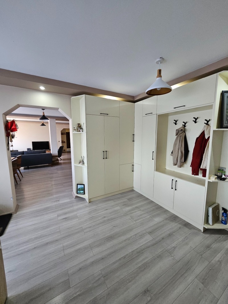 Продава МНОГОСТАЕН, гр. Кърджали, Център, снимка 17 - Апартаменти - 52780119