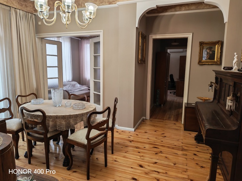 Продава ЕТАЖ ОТ КЪЩА, гр. София, Център, снимка 4 - Етаж от къща - 52826619