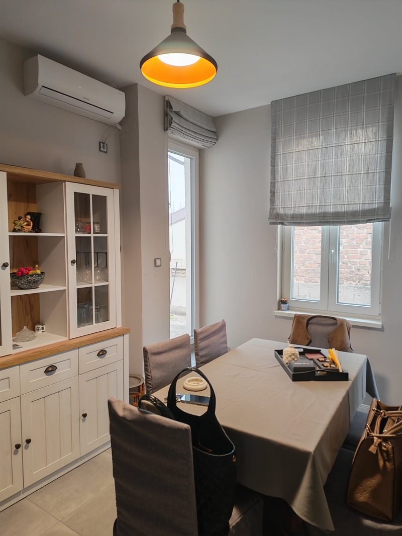 Продава ЕТАЖ ОТ КЪЩА, гр. София, Център, снимка 2 - Етаж от къща - 52826619