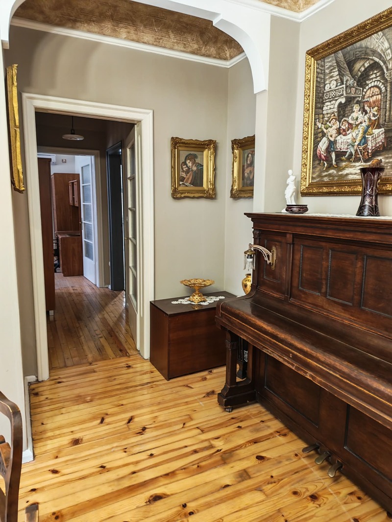 Продава ЕТАЖ ОТ КЪЩА, гр. София, Център, снимка 3 - Етаж от къща - 52826619