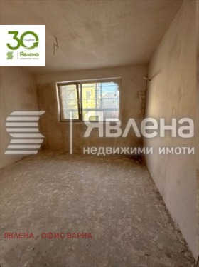 3-стаен град Варна, Погреби 8