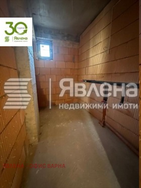 3-стаен град Варна, Погреби 6