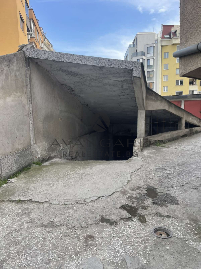 En venta  Cochera Plovdiv , Karshiyaka , 18 metros cuadrados | 40697183 - imagen [2]
