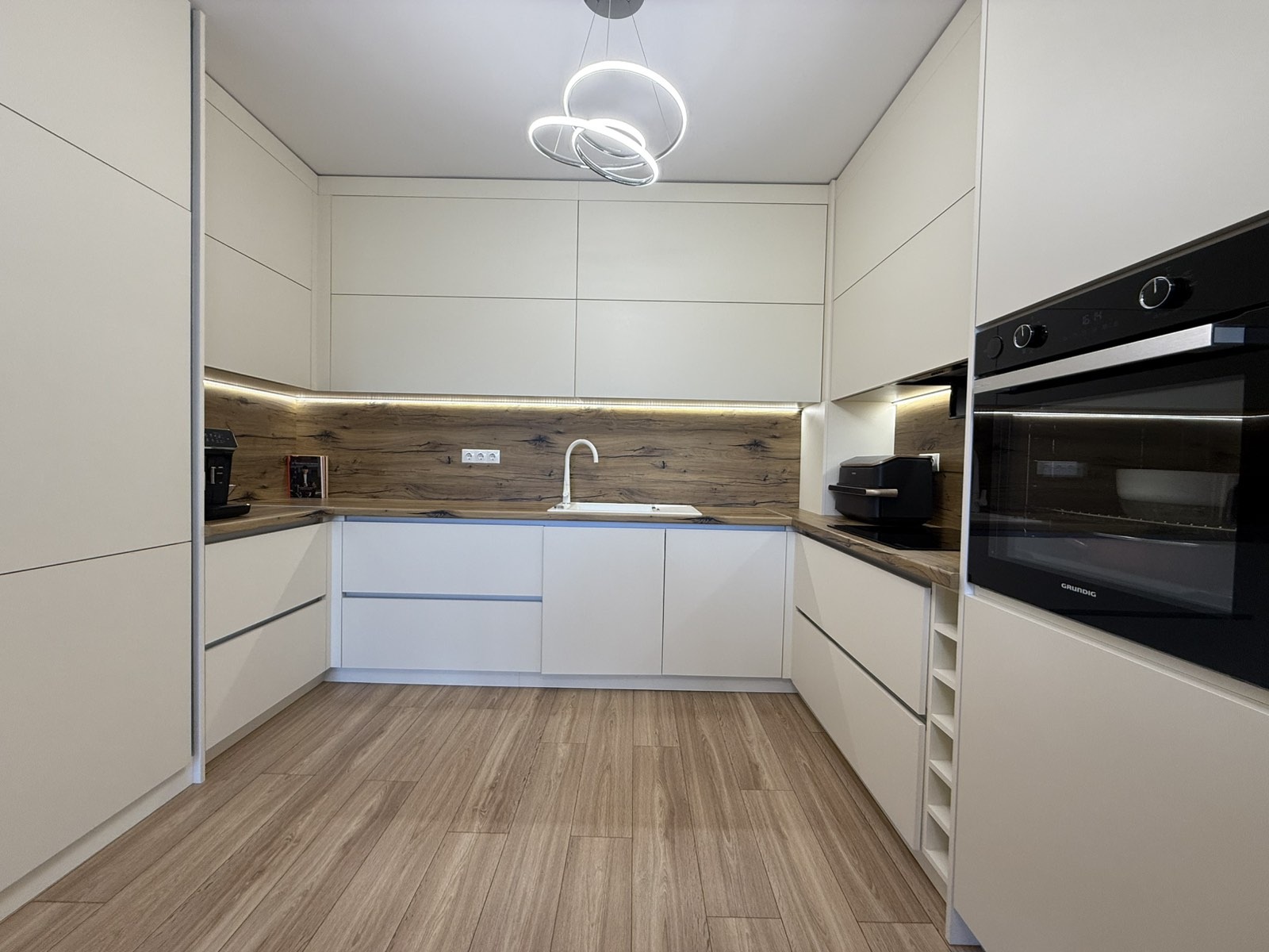 Продава 4-СТАЕН, гр. Варна, к.к. Св.Св. Константин и Елена, снимка 5 - Апартаменти - 53886801