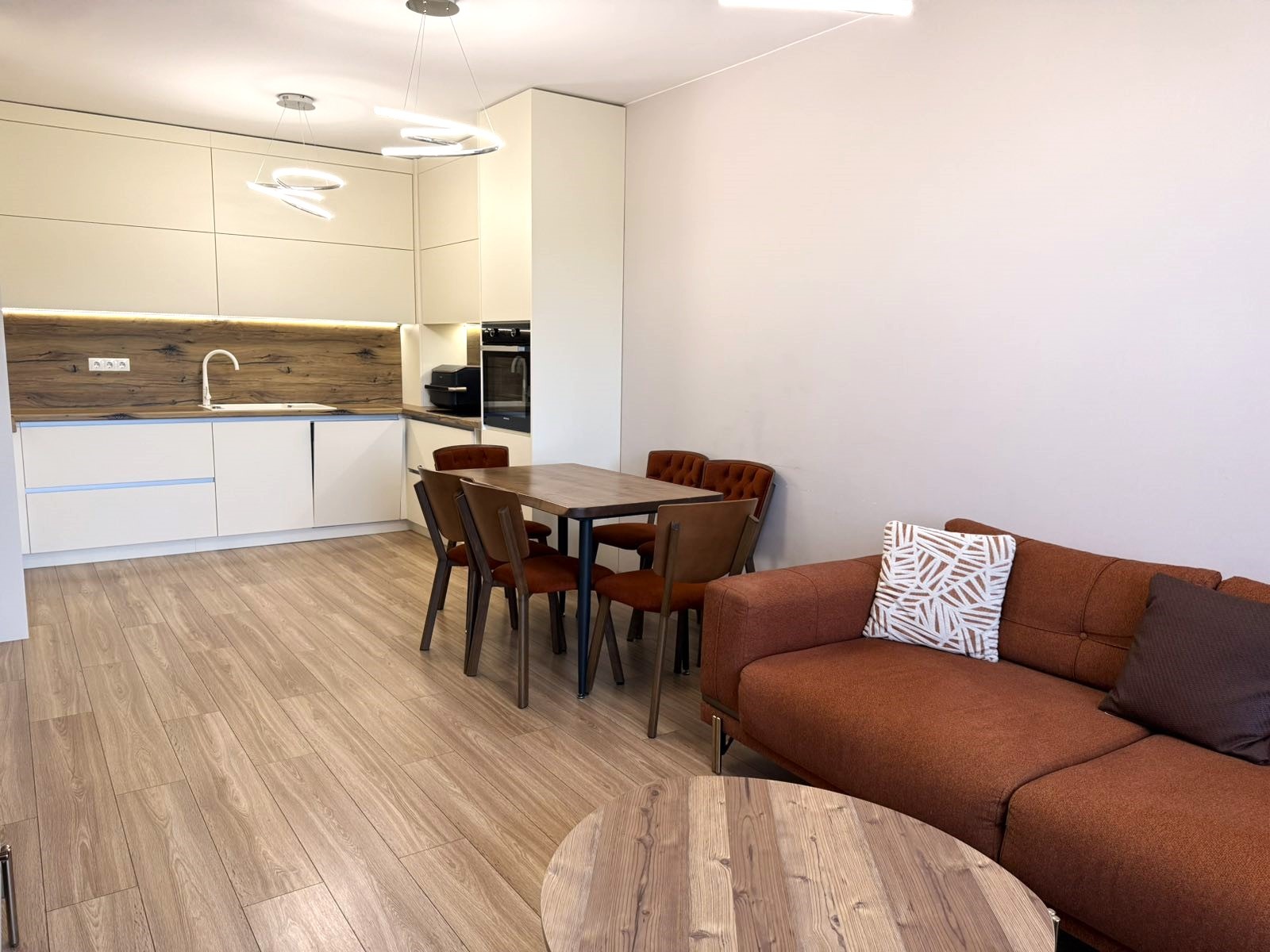 Продава 4-СТАЕН, гр. Варна, к.к. Св.Св. Константин и Елена, снимка 2 - Апартаменти - 53886801