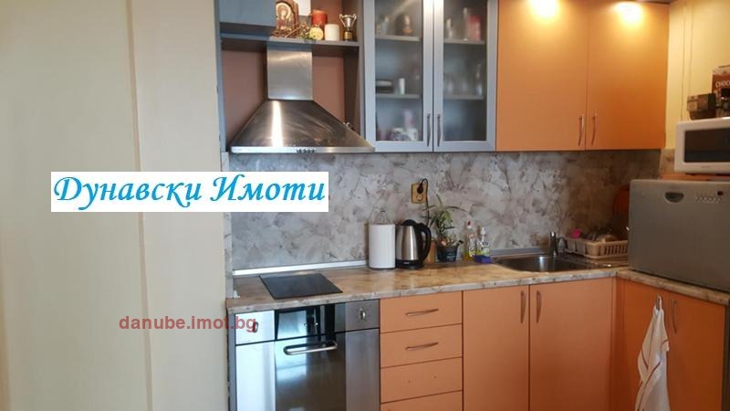 Продава 3-СТАЕН, гр. Русе, Възраждане, снимка 2 - Апартаменти - 54702174